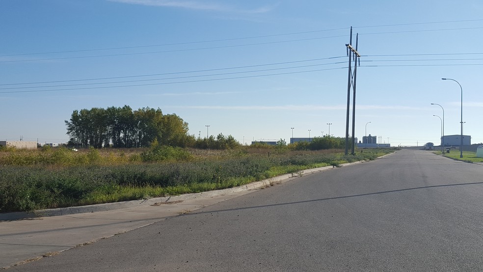 6525 2nd Ave SE, Minot, ND à vendre - Photo de l’immeuble – Image 3 sur 24