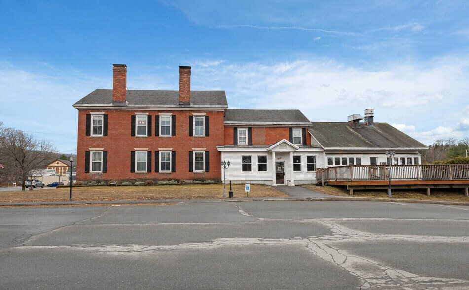 122 Main St, Charlestown, NH à vendre - Photo de l’immeuble – Image 3 sur 39