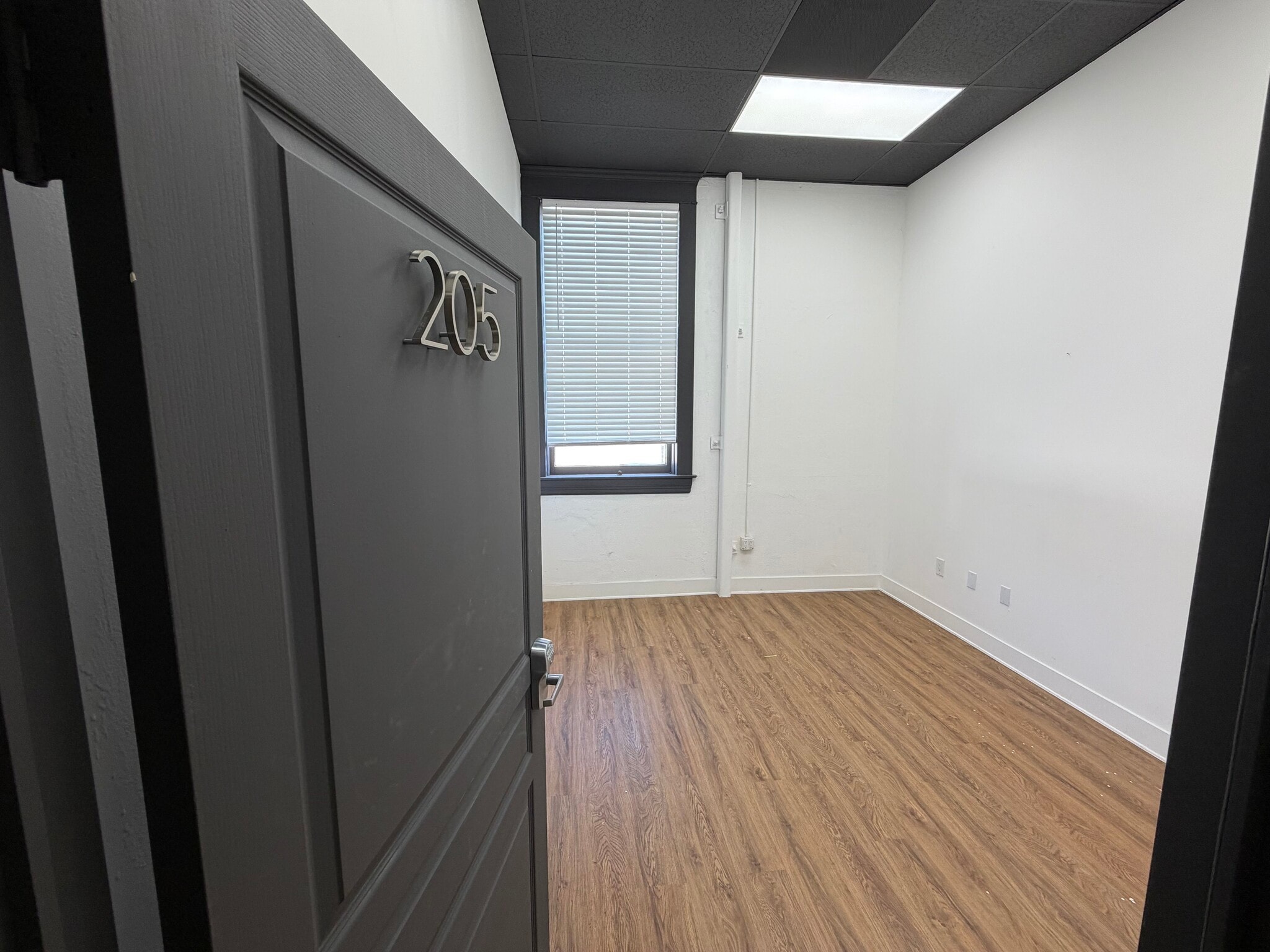 200 E Chapman Ave, Orange, CA à louer Photo intérieure– Image 1 sur 4