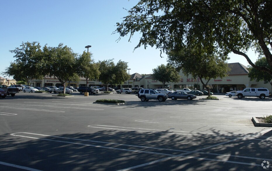 3900 Pelandale Ave, Modesto, CA à louer - Photo de l’immeuble – Image 2 sur 5