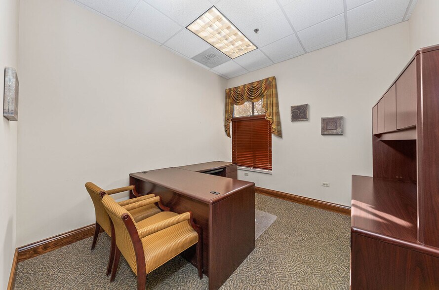 1776 Legacy Cir, Naperville, IL à louer - Photo de l’immeuble – Image 1 sur 14