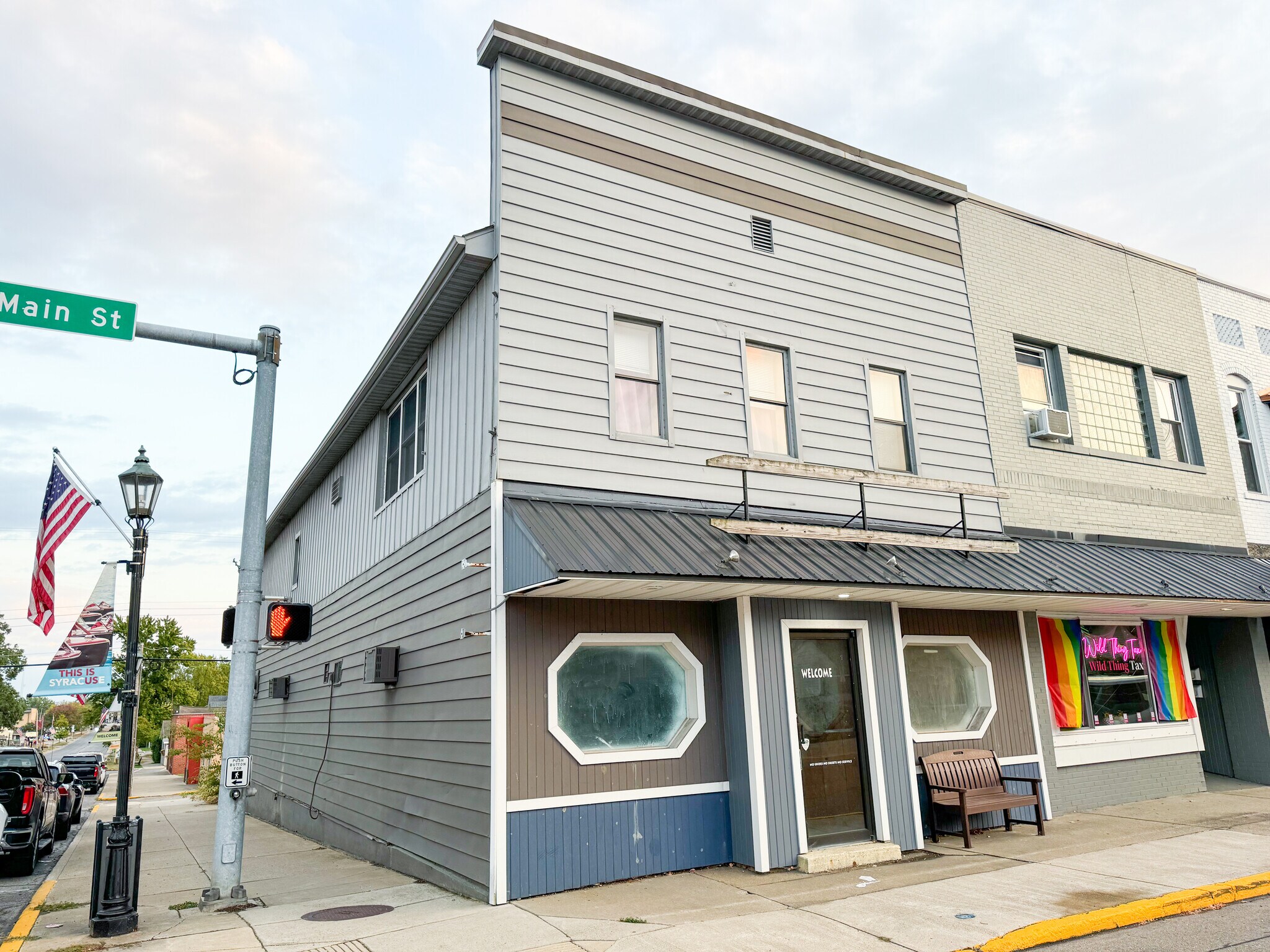 101 W Main St, Syracuse, IN à louer Photo principale– Image 1 sur 40
