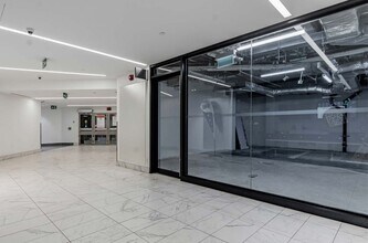 1 St Clair Ave E, Toronto, ON à louer Photo intérieure– Image 2 sur 3