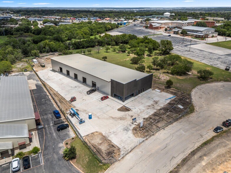 1630 Northlake Pass, Universal City, TX à vendre - Photo de l’immeuble – Image 1 sur 9