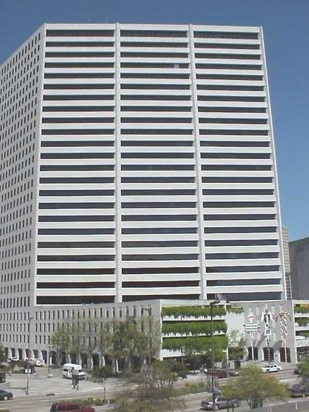 1515 Poydras St, New Orleans, LA à louer - Photo de l’immeuble – Image 2 sur 5