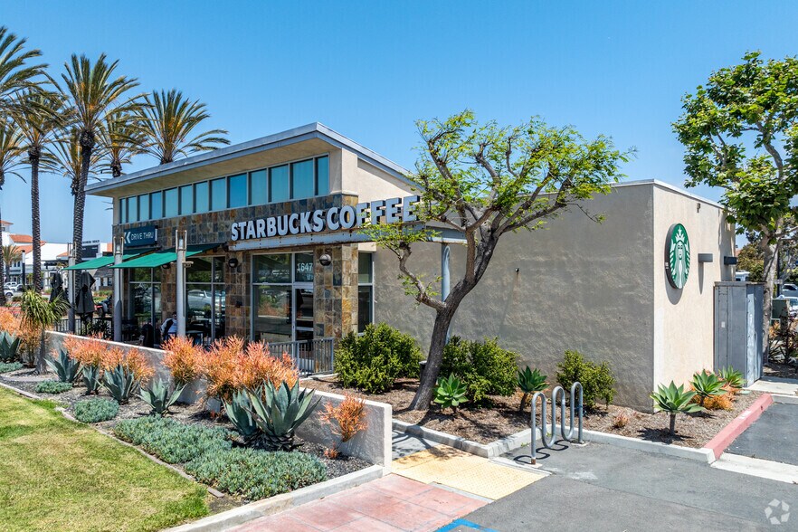 16470 Pacific Coast Hwy, Huntington Beach, CA à vendre - Photo de l’immeuble – Image 2 sur 5
