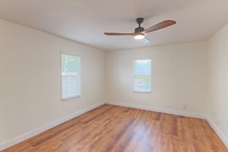 1200 40th St S, Saint Petersburg, FL à vendre Photo intérieure– Image 2 sur 12