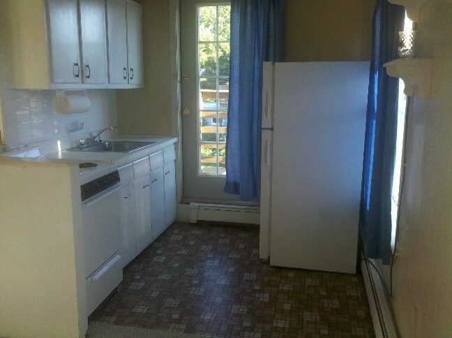 12 Cedar St, Hopkinton, MA à vendre - Photo de l’immeuble – Image 3 sur 13