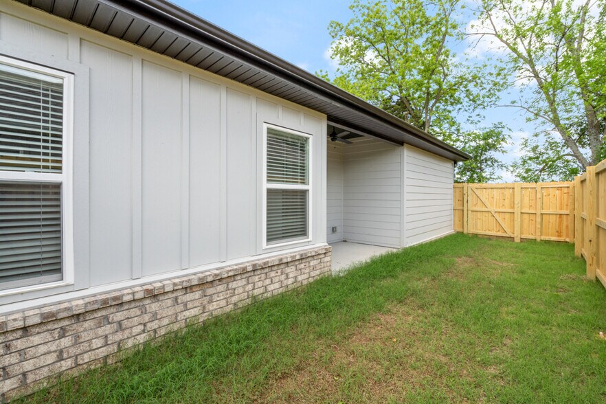 275 N Hunter St, Farmington, AR à vendre - Photo de l’immeuble – Image 2 sur 22