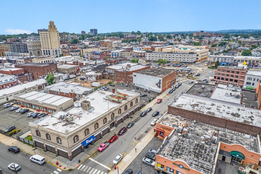 199-205 Madison St, Passaic, NJ à vendre - Photo de l’immeuble – Image 2 sur 16