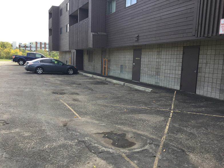 6710-6722 101 Av NW, Edmonton, AB à louer - Photo de l’immeuble – Image 2 sur 4