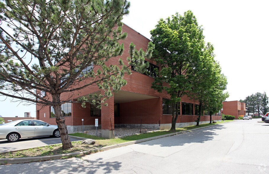 2000 Steeles Ave W, Vaughan, ON à vendre - Photo de l’immeuble – Image 2 sur 2