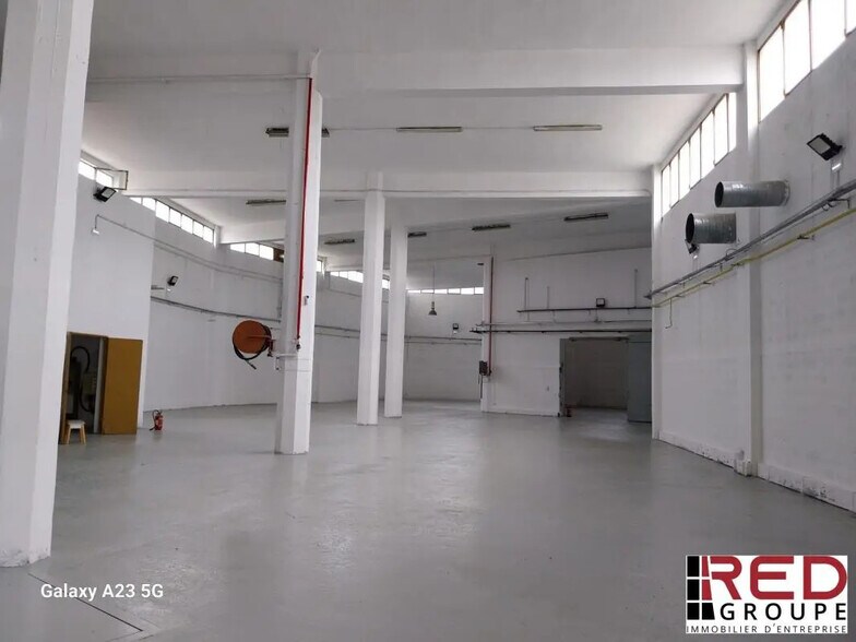 Industriel/Logistique dans Marseille à vendre - Photo de l’immeuble – Image 2 sur 7