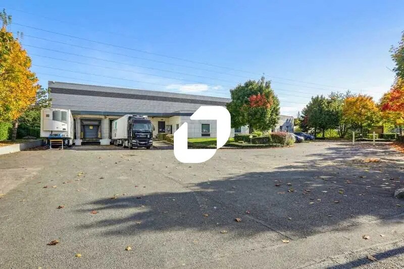 Local d’activités dans Lisses à louer - Photo de l’immeuble – Image 2 sur 14