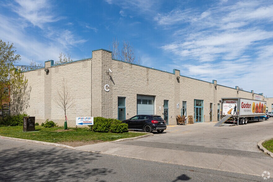 1444 Dupont St, Toronto, ON à vendre - Photo principale – Image 1 sur 2