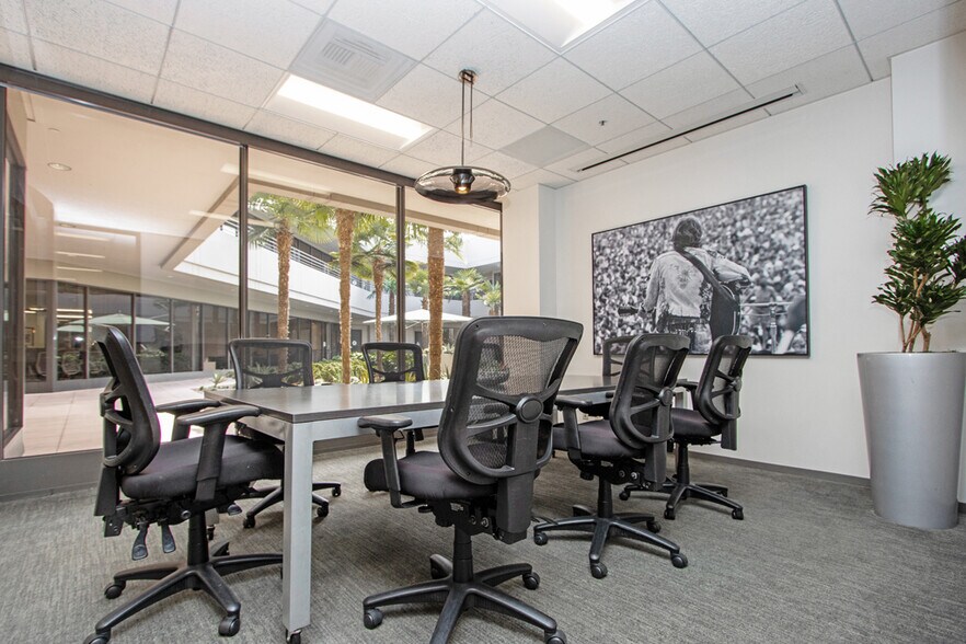23 Corporate Plaza Dr, Newport Beach, CA à louer - Photo intérieure – Image 2 sur 8