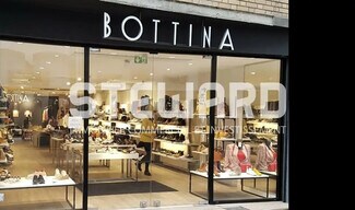 Plus de détails pour Local commercial à louer