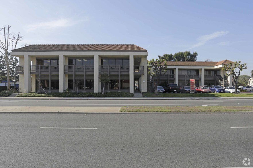 4425 Atlantic Ave, Long Beach, CA à louer - Photo de l’immeuble – Image 1 sur 15