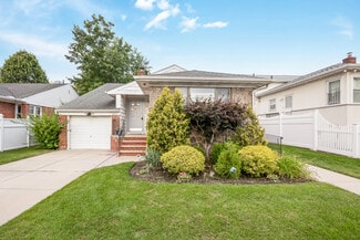 Plus de détails pour 2611 Corporal Kennedy St, Bayside, NY - Bureau à vendre