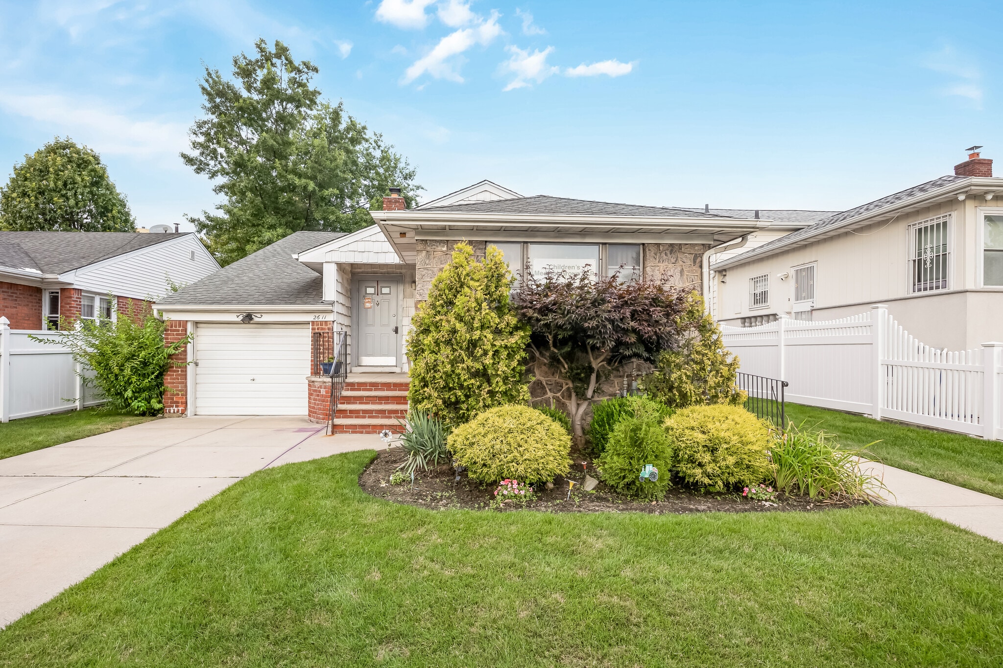 2611 Corporal Kennedy St, Bayside, NY à vendre Photo principale– Image 1 sur 27