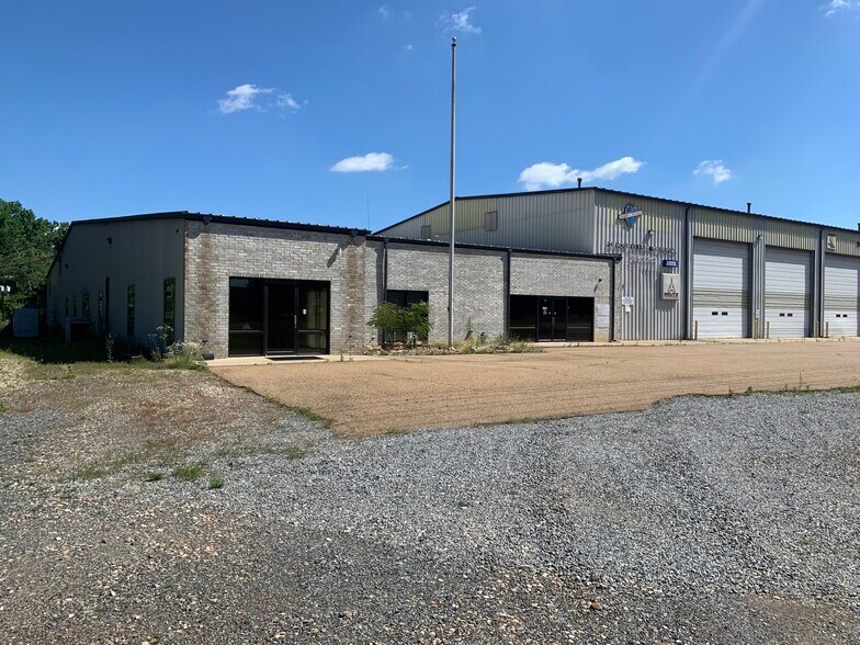 4935 Whitehurst Dr, Longview, TX à vendre - Photo de l’immeuble – Image 2 sur 5
