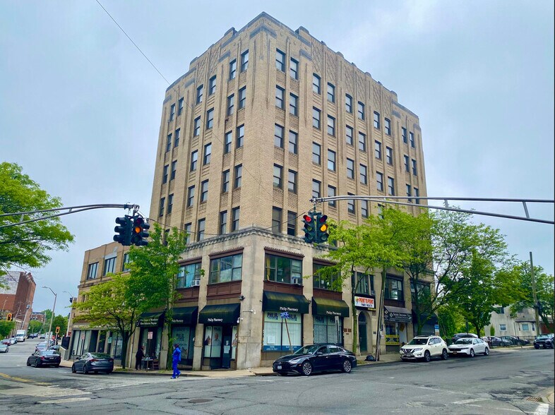 100 Stevens Ave, Mount Vernon, NY à vendre - Photo de l’immeuble – Image 1 sur 4