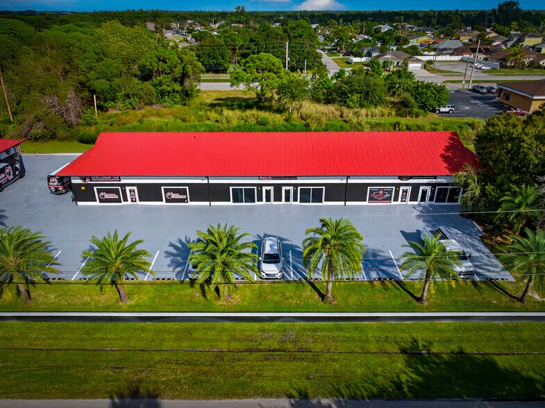 1947 SW Biltmore St, Port Saint Lucie, FL à louer - Aérien – Image 1 sur 7
