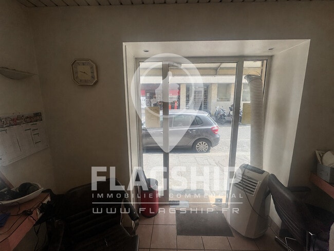 Plus de détails pour Local commercial à louer