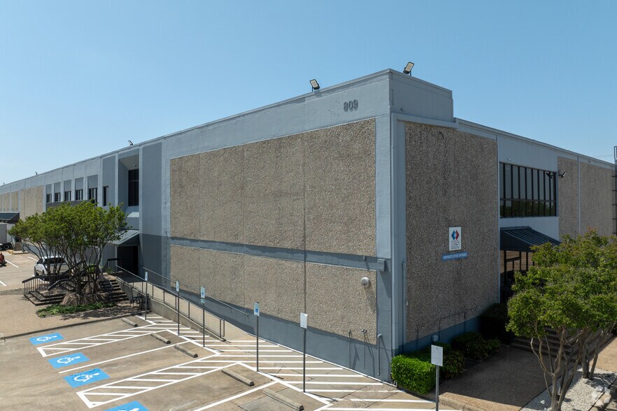 807-809 110th St, Arlington, TX à louer - Photo principale – Image 1 sur 22