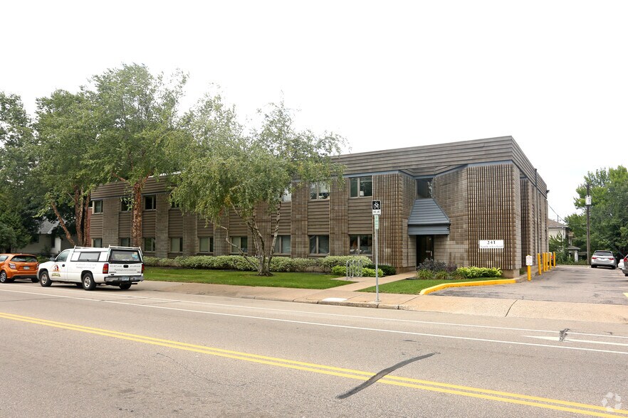 241 Cleveland Ave S, Saint Paul, MN à louer - Photo de l’immeuble – Image 3 sur 7