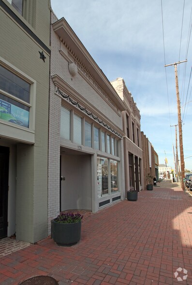117-121 N State St, Jackson, MS à louer - Photo de l’immeuble – Image 1 sur 27
