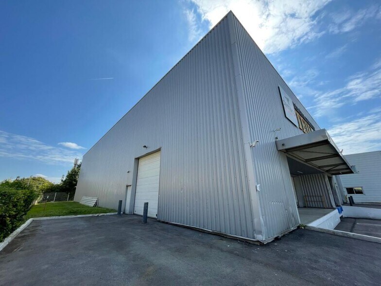 32 Avenue Du Groupe Manouchian, Vitry-sur-Seine à louer - Photo de l’immeuble – Image 2 sur 6