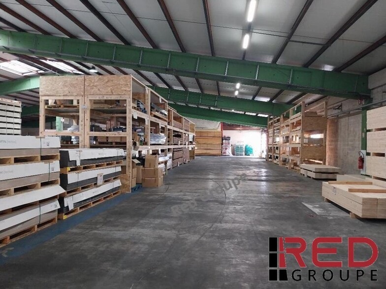 Industriel/Logistique dans Châteauneuf-le-Rouge à louer - Photo intérieure – Image 1 sur 4