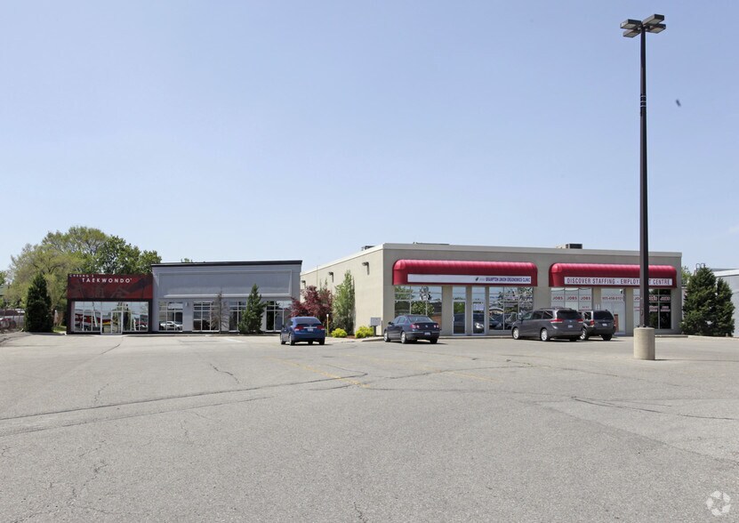 109 Kennedy Rd S, Brampton, ON à louer - Photo de l’immeuble – Image 2 sur 2