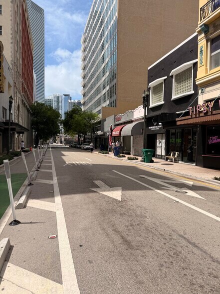 26-32 NE 1st Ave, Miami, FL à vendre - Photo de l’immeuble – Image 3 sur 9