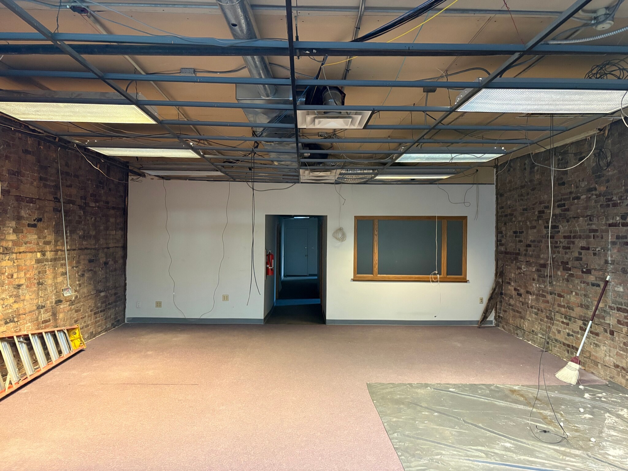 219 W 1st St, Duluth, MN à louer Photo intérieure– Image 1 sur 6