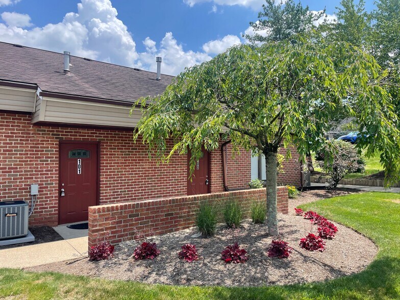 4790 Douglas Cir, Canton, OH à louer - Photo de l’immeuble – Image 2 sur 3