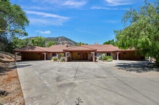 Plus de détails pour 29673 Rock Creek Dr, Three Rivers, CA - Spécialisé à vendre