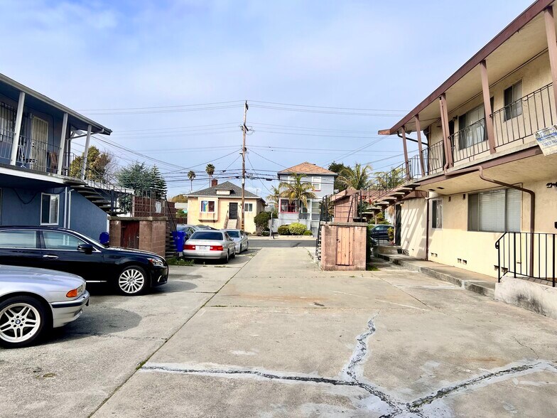 933 41st St, Oakland, CA à vendre - Photo de l’immeuble – Image 2 sur 19