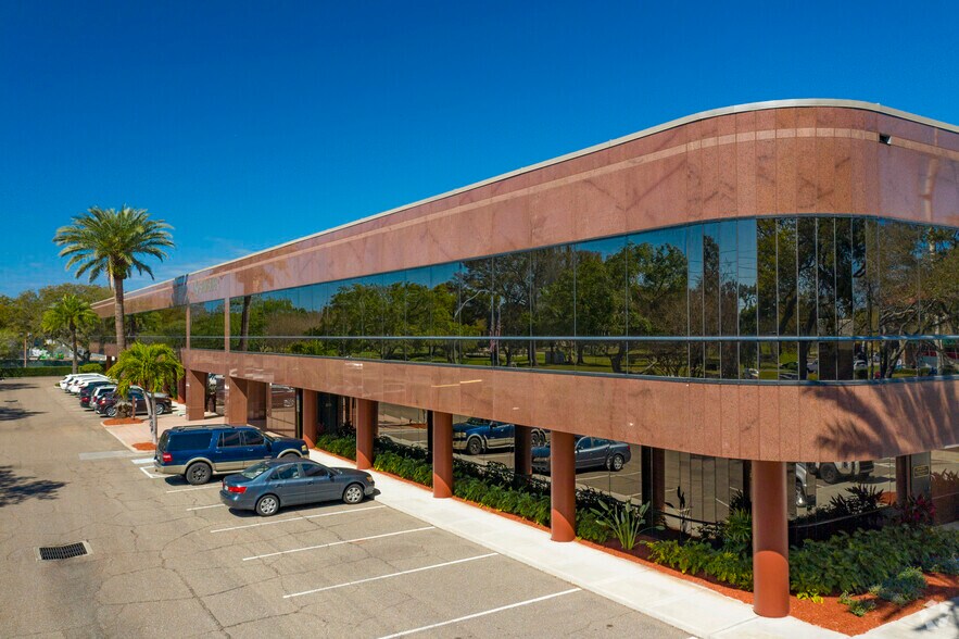 5858 Central Ave, Saint Petersburg, FL à louer - Photo principale – Image 1 sur 9