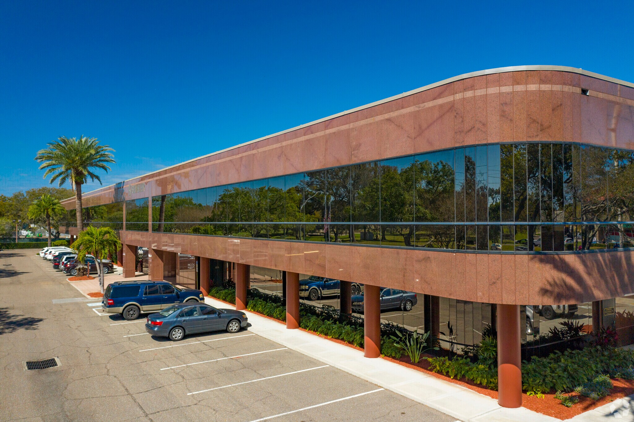 5858 Central Ave, Saint Petersburg, FL à louer Photo principale– Image 1 sur 10