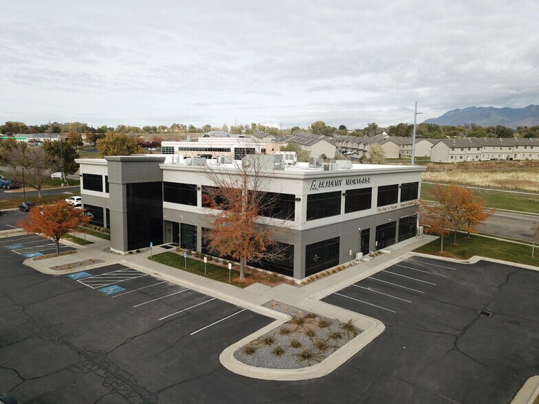 938 University Park Blvd, Clearfield, UT à louer - Photo de l’immeuble – Image 2 sur 13