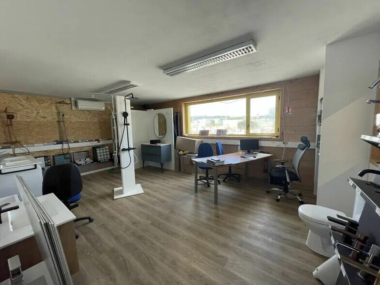 Local d’activités dans Vedène à louer - Photo de l’immeuble – Image 2 sur 6