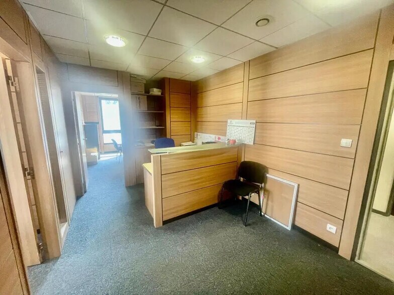 Bureau dans Bourg-en-Bresse à louer - Photo de l’immeuble – Image 2 sur 5