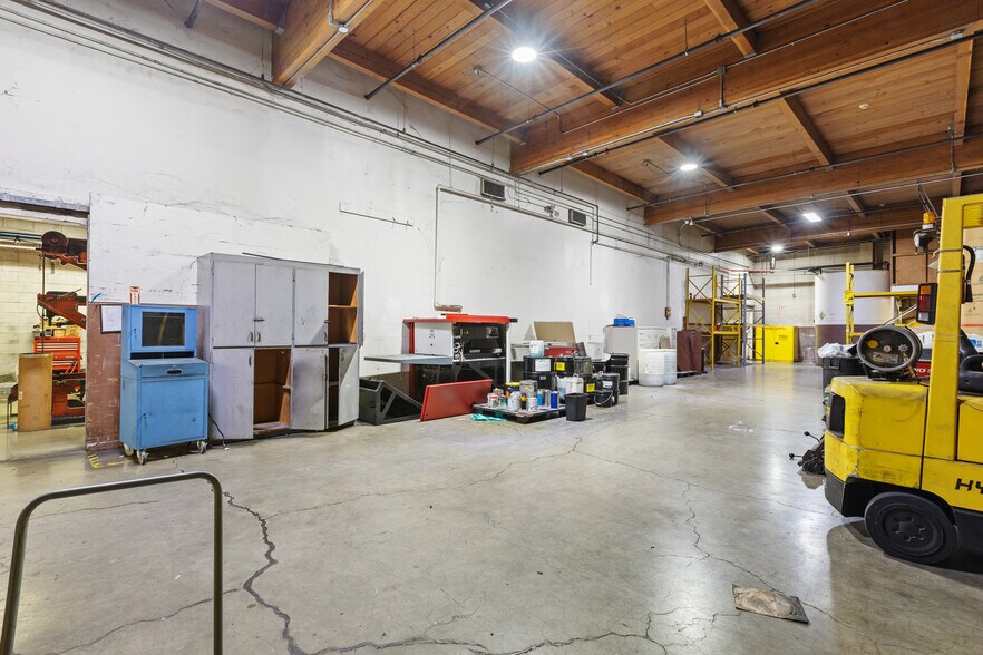 345 NE Winchester St, Roseburg, OR à louer - Photo de l’immeuble – Image 2 sur 7