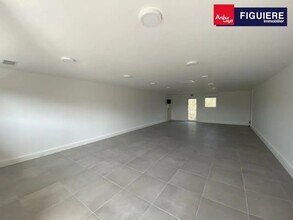 215 Avenue Jean Monnet, Saint-Cannat à louer Photo intérieure– Image 1 sur 2