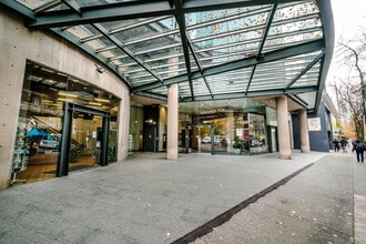 938 Howe St, Vancouver, BC à louer Photo de l’immeuble– Image 2 sur 18