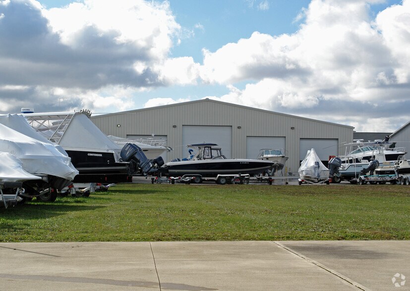 1611 Sawmill Pky, Huron, OH à vendre - Photo principale – Image 1 sur 3