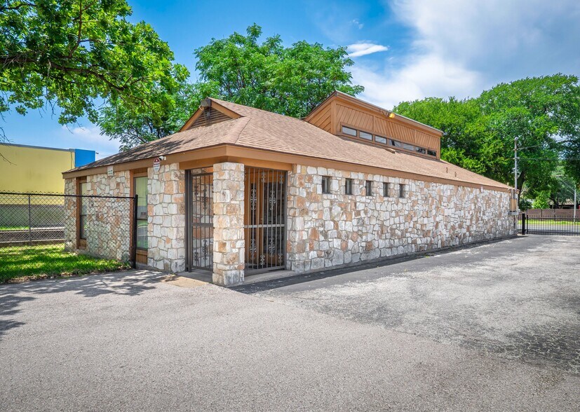4409 Menchaca Rd, Austin, TX à vendre - Photo de l’immeuble – Image 1 sur 36