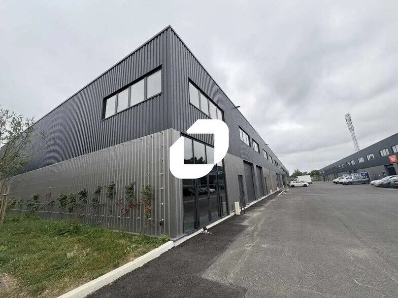 Local d’activités dans Ambarès-et-Lagrave à louer - Photo de l’immeuble – Image 1 sur 9